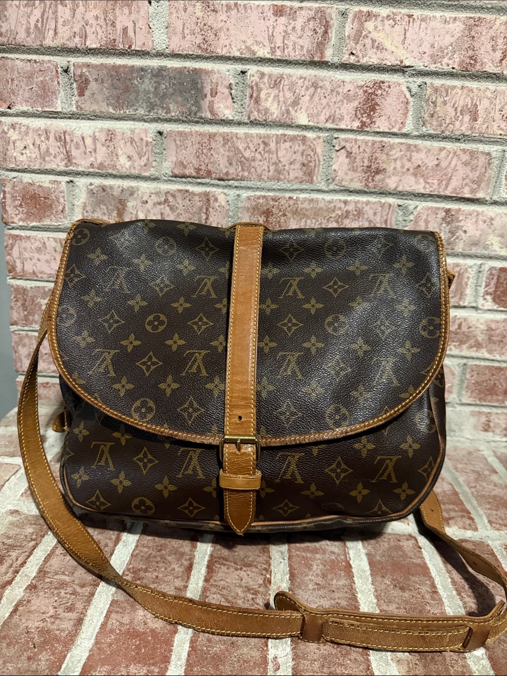 Vintage Louis Vuitton Saumur monogram Crossbody handbag